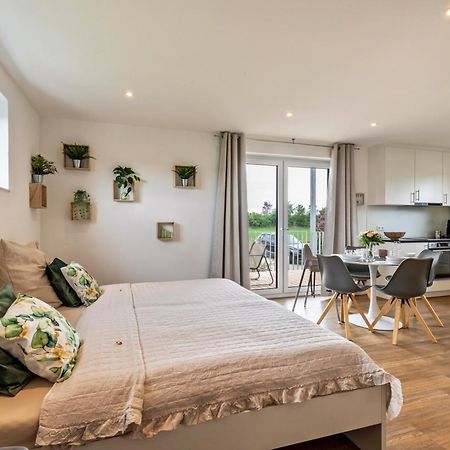 Studio 3 Parkside Apartments Guenzburg Luaran gambar